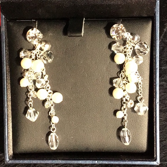 Faux pearl. And crystal earrings - Picture 3 of 7